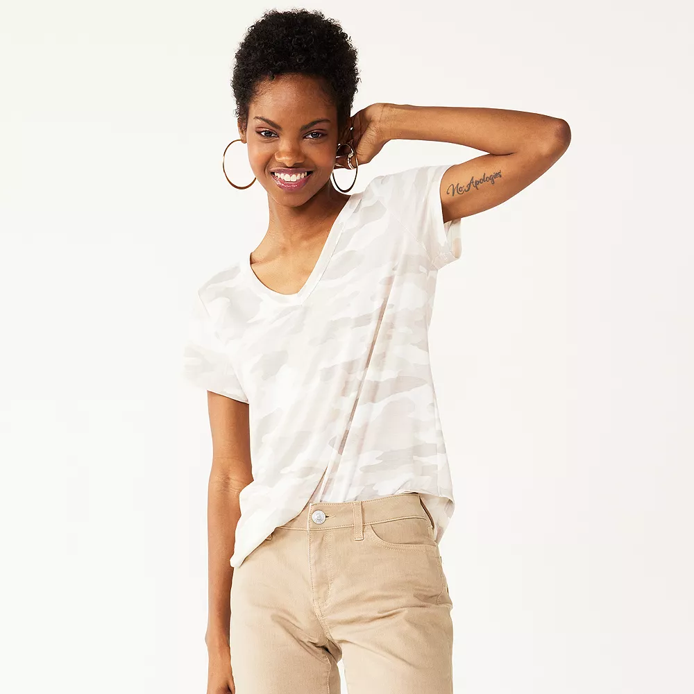 Juniors' SO® Favorite V-Neck Short Sleeve Tee 6 Juniors' SO® Favorite V-Neck Short Sleeve Tee - Image 5