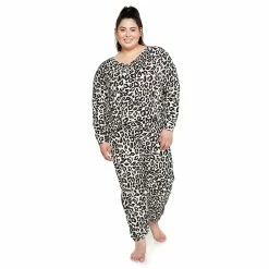 Juniors' Plus Size SO® Boxy Long Sleeve Pajama Top & Pajama Pants Set 19 Juniors' Plus Size SO® Boxy Long Sleeve Pajama Top & Pajama Pants Set -Cheap SO Store 5044483 Leopard Animal