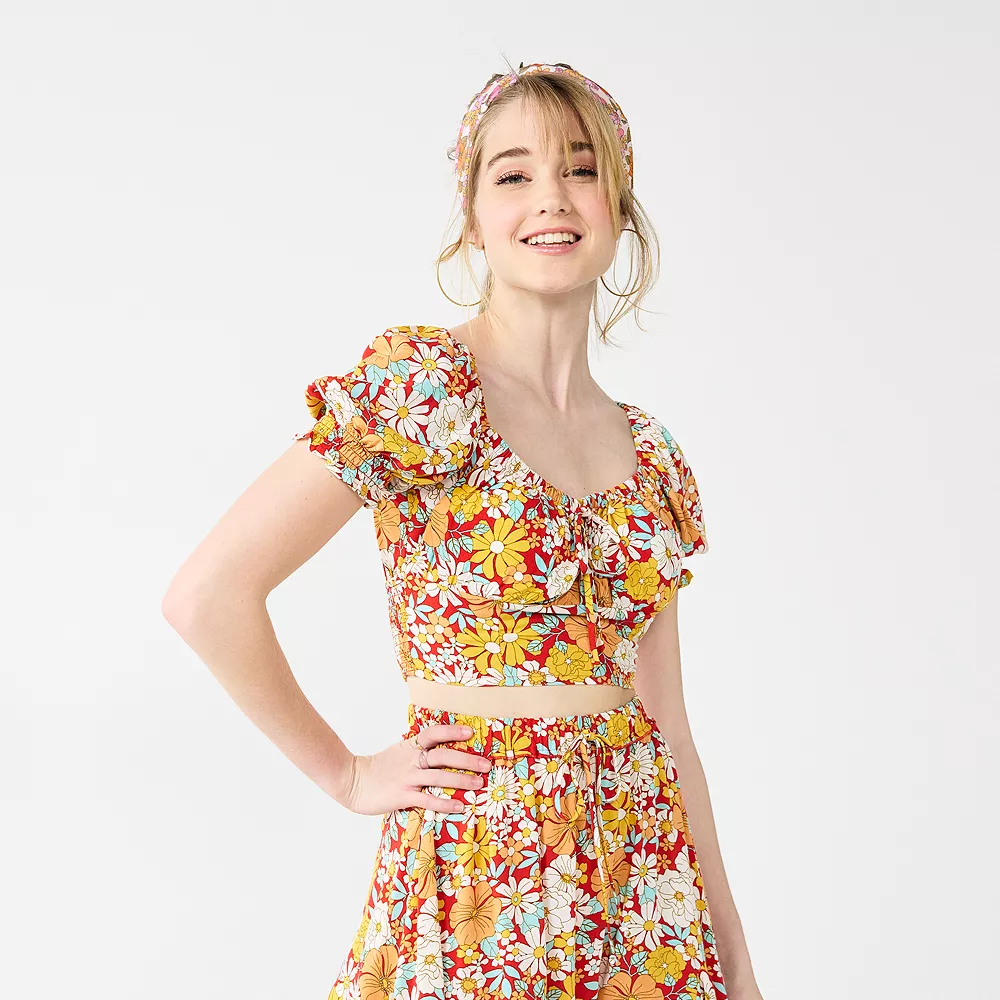 Juniors' SO® Cropped Floral Puff Sleeve Top 3 Juniors' SO® Cropped Floral Puff Sleeve Top