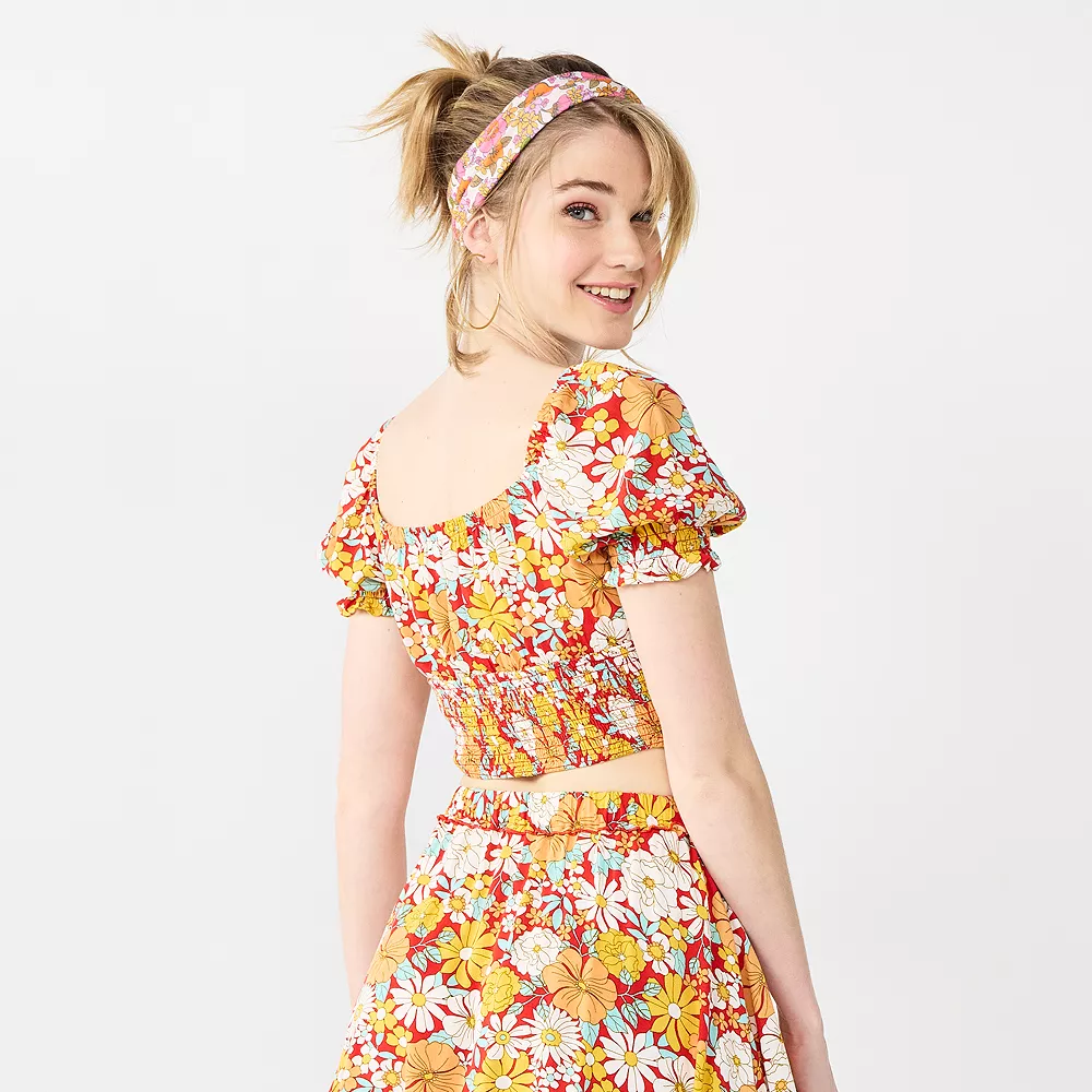 Juniors' SO® Cropped Floral Puff Sleeve Top 4 Juniors' SO® Cropped Floral Puff Sleeve Top - Image 2