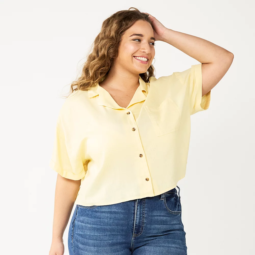 Juniors' Plus Size SO® Cropped Button Down Shirt 5 Juniors' Plus Size SO® Cropped Button Down Shirt - Image 3